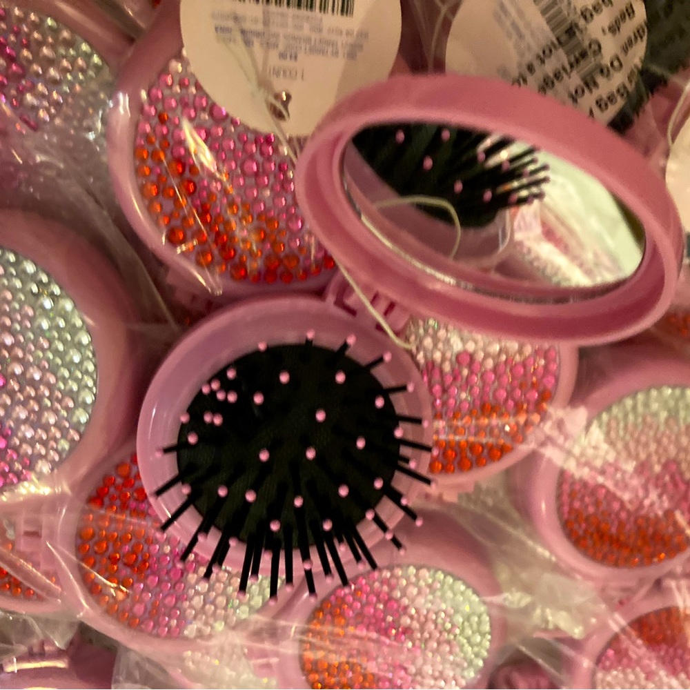 Wholesale 48 count box Target More Than Magic Compact brushes